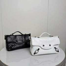 Picture of Balenciaga Handbags _SKUfw239927648fw